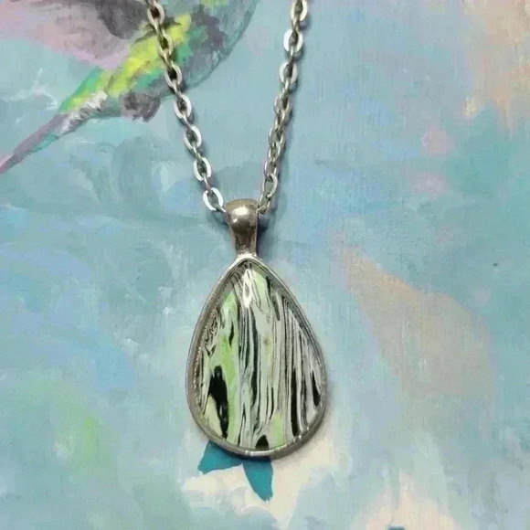 Green and black resin necklace and ring set - Picture 11 of 12